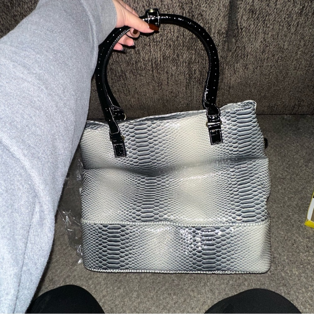 Samantha Brown Croco-Embossed Insulated Drop Bottom Tote - Picture 3 of 12